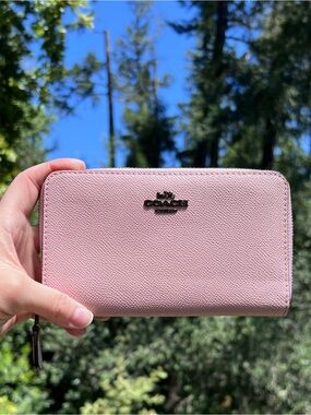COACH Medium Pink Zip-Around Crossgrain Leather Wallet Gunmetal Hardware AUTHNTC